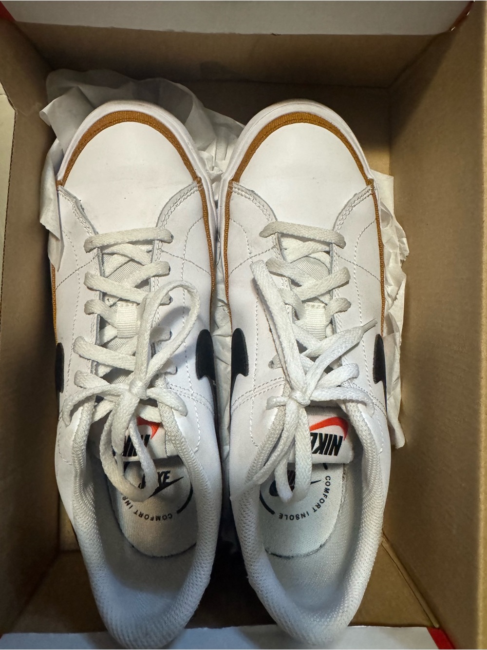 Nike court Legacy Men’s White Leather Sneakers with Black Swoosh and Gold Trim - Picture 2 of 6